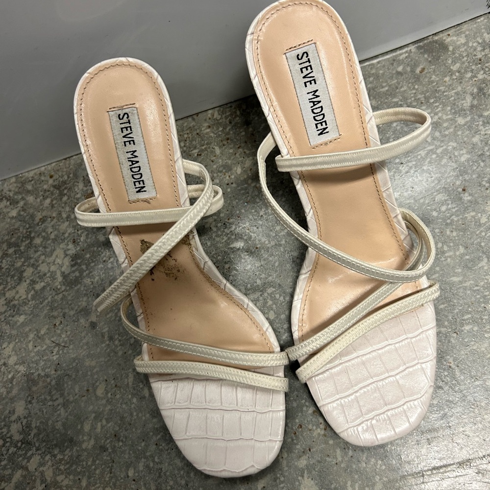 Steve Madden Women's White Strappy Sandals – Size 9 (Pre-Owned)